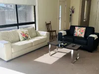 Quiet area across from the lake Hotele w: Yarrawonga