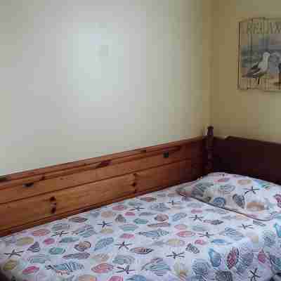 Quaint Cottage Steps Away from West Dennis Beach! Rooms