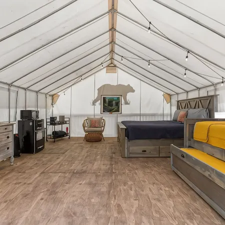 Furnished Glamping Tent/King Bed/Access to the Red River - Noble Bear - #4