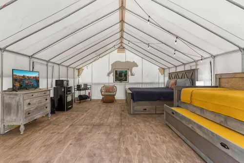 Furnished Glamping Tent/King Bed/Access to the Red River - Noble Bear - #4