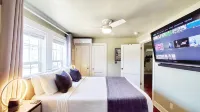 UT Downtown Eco Private Carriage Pecan Tree House Free Wifi Wired Internet - Country Houses