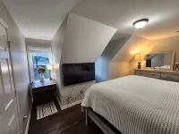 Luxury Home 12 Overnight Guests, Wi-Fi for Online Worker, Theme Gold & Diamonds