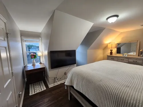 Luxury Home 12 Overnight Guests, Wi-Fi for Online Worker, Theme Gold & Diamonds - 4-Star