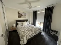 CandE on Wheelton-Centrally Located  Holiday Getaway Home in Kingscote! - 무료 와이파이