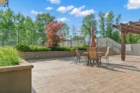 Lakeview condo on Mara Lake with Pool, Boat Slip and Gym - Condos