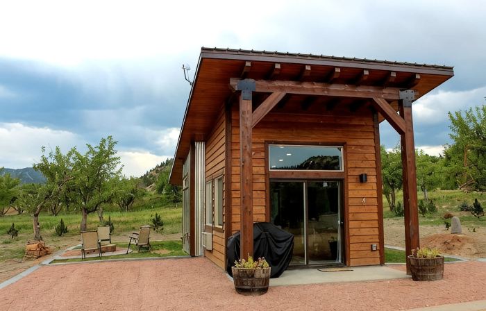 Modern Tiny House in Apple Orchard Between Zion and Bryce