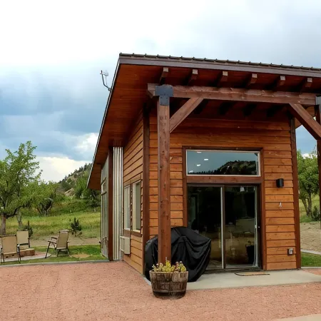 Modern Tiny House in Apple Orchard Between Zion and Bryce