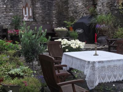 Private Annex to Manor Sleeps 6