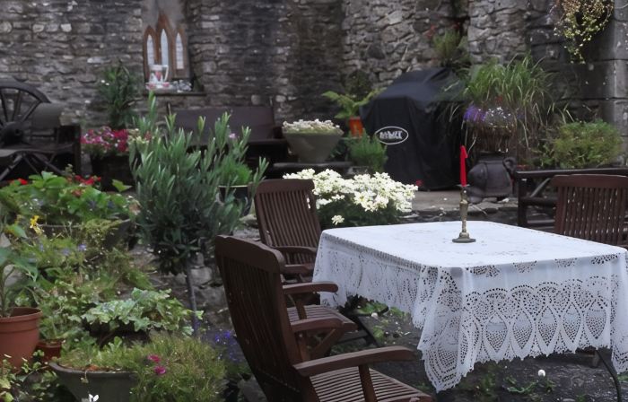 Private Annex to Manor Sleeps 6