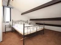 Detached house of 95m2, exclusive on the edge of the park, garden 700m2. Hotels in De Cocksdorp