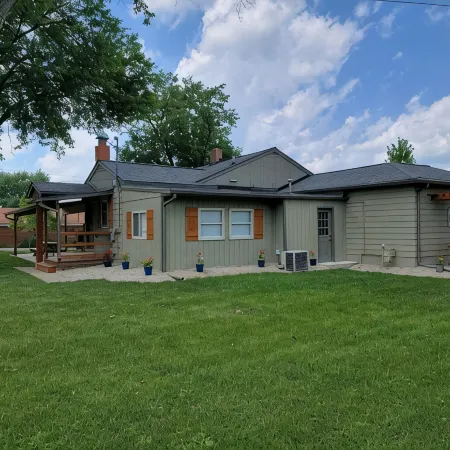 Clean & Spacious Cottage – Close to Campus!