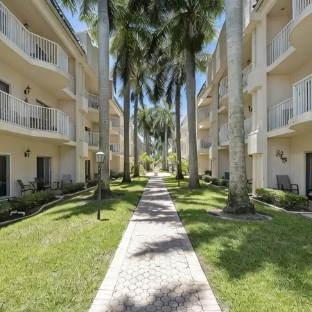 Palm Bay Club!!! Resort Living on Siesta Key!!!  Beach to Bay!!!