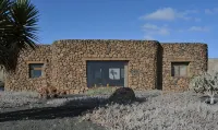ECO Friendly Volcanic Rock Villa with Private Pool (6.7m x 4.6m) WiFi. Sea View. - Kolam Renang Peribadi