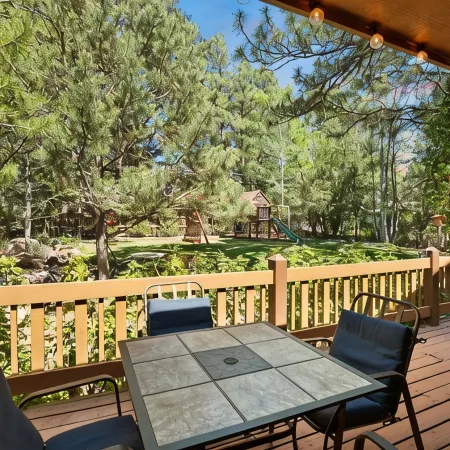 Large, Cozy, Mountain Home with Air Conditioning and Magical Backyard!