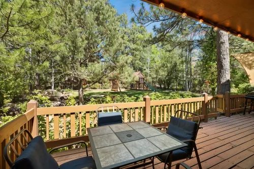Large, Cozy, Mountain Home with Air Conditioning and Magical Backyard! - 4 ดาว