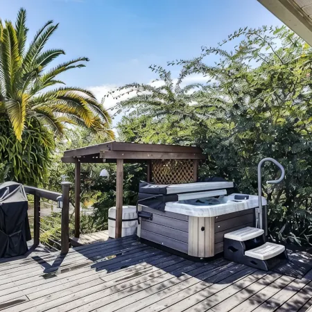 Serenity Waterfront 4Br w/ Private Dock, Heated Pool & Relaxing Hot Tub