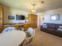 Hilltop Manor- Views - Family Home/Private - Pool and Spa - 4-نجوم