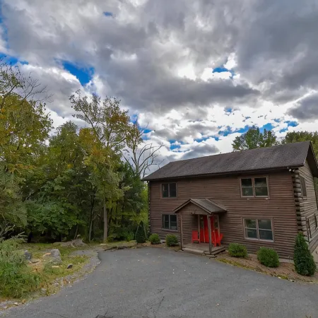Cabin 114, Luxury 6 bedroom, 3 bath cabin minutes from Downtown Lexington!