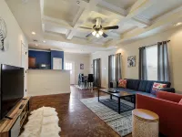 20% OFF Updated 3BR 2.5BTH Townhome - Pet-friendly - Fast WiFi-Driveaway Parking Hotels in Selma