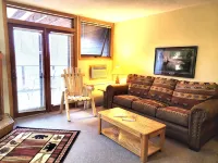 SKI-OUT & IN! Hike, bike, fish, golf, beautiful Lake Superior N Shore/Sleeps 2+ - 수영장