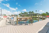 Condo at the Bay with Resort-Style Amenities, Pool, Tiki Bar