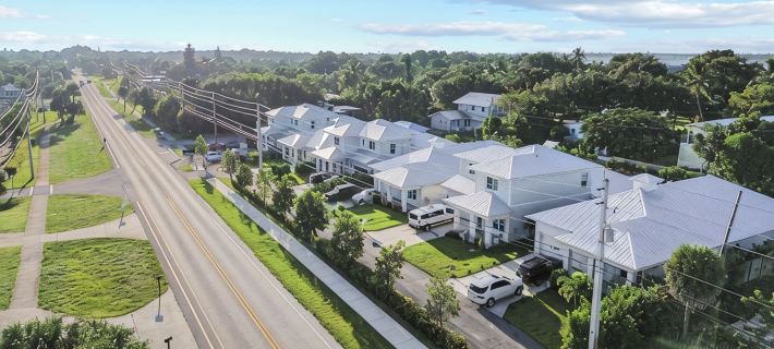 Welcome to Casa Rio Rancho, our vibrant ranch-style house in scenic Jensen Beach Hotels in Jensen Beach