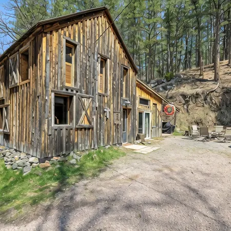 The Barn minutes from Mt Rushmore