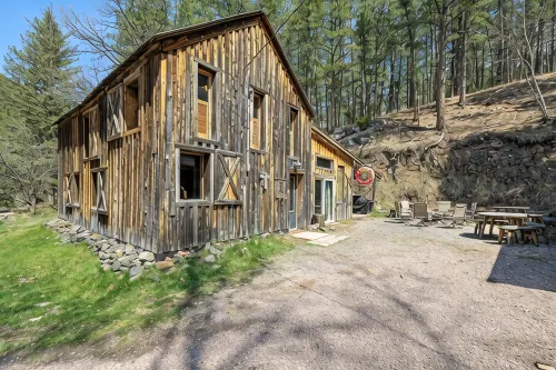 The Barn minutes from Mt Rushmore - Swimmingpools