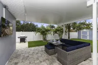 Heated Pool+Fire Pit+Trails+4 Min to Beach - Villas