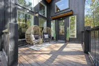 Secluded Luxury Couples Cabin with Hot Tub