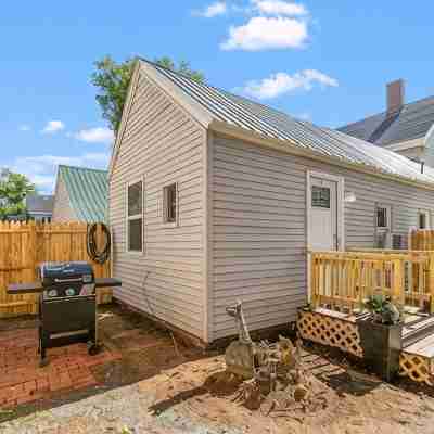 10 Min Walk to Lake w/Private HOT TUB & patio! Hotel Exterior