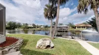 Spacious 3 BR 2 Bath  House On Deep Canal With Screened Heated Pool - Swimmingpools