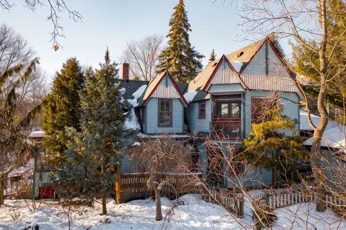 Modern Victorian on private secluded lot, spectacular views, centrally located! - balcony