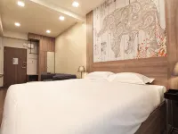 R 17 Living Hotel Hotels near Ratchadaphisek