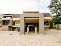 One O Eight Boutique Hotel - parking