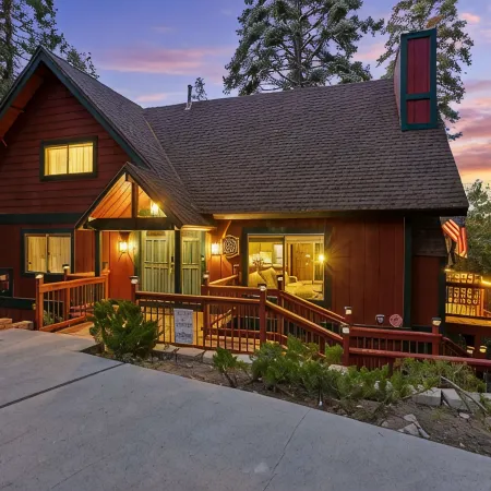 New! Rustic & cozy cabin w/pool table, deck, garage, dog friendly!