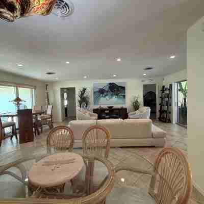 Island Living, Within Walking Distance To Beach Restaurants Shops Parks Marina Others
