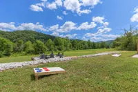 New Barndo/ATV Trailer Park/Outdoor Shower/HotTub - 4-Star