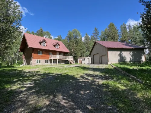 Family Reunion! Fire Pit, Hiking, Yellowstone! 220 EV Charger, Smart TVs, Arcade - Hytter