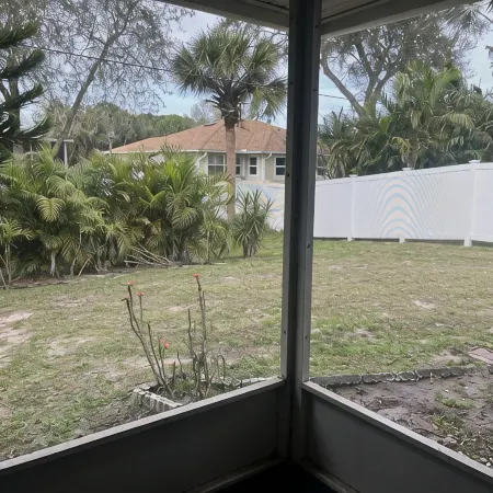 Heavenly Sunshine Hideaway- Spacious, Cozy, VERY Clean, and Quiet Community!
