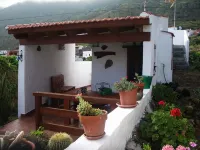 Nice country house with terrace, sea and mountains views Hotels in La Frontera