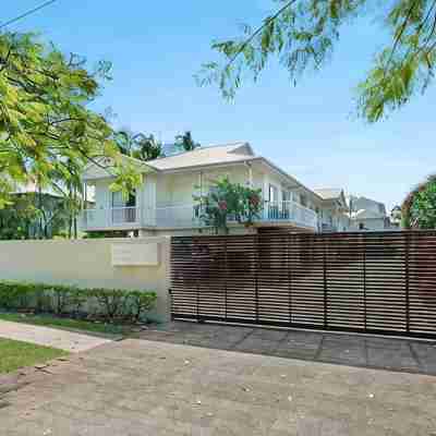 Sunny 2 bedroom 1 bathroom,  north facing balcony free use bikes & kayaks & wifi Hotel Exterior
