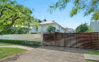 Sunny 2 bedroom 1 bathroom,  north facing balcony free use bikes & kayaks & wifi - 3-Star