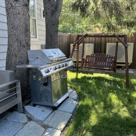 The Reminisce! 5/3, Downtown, Hot Tub, Fenced Yard, Fire Table, Free Parking,Lux