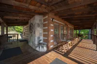 Cabin of Dreams – Bluff Mountain Views, Hot Tub & Wildlife
