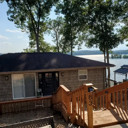 Lakeshore Cottage in Cadiz, Ky has waterfront panoramic views of Lake Barkley!