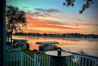 Elegant Lake Home with Hot Tub - Wifi