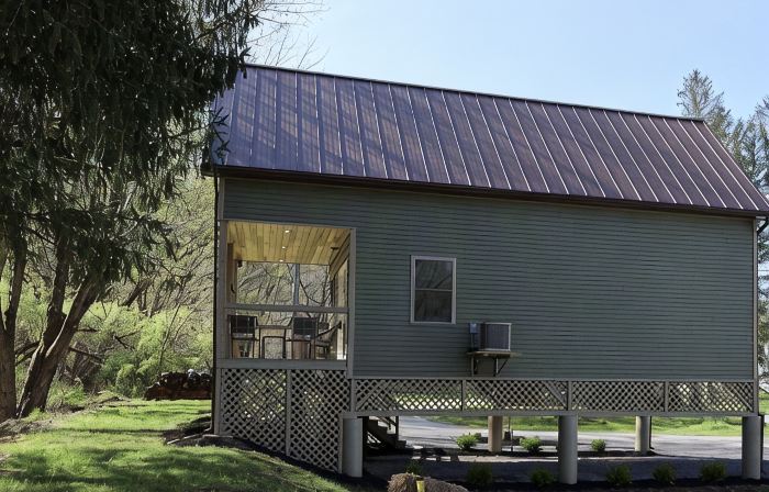Parsons Riverside Retreat: Steps away from a rolling mountain stream and trails