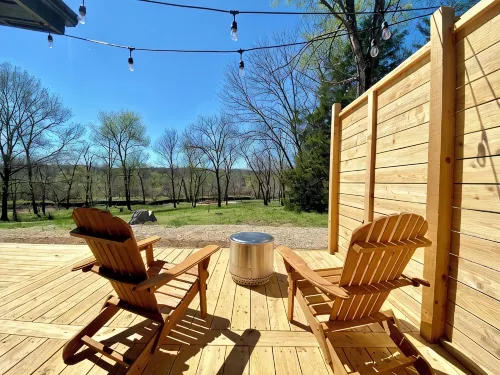 The Floy at High Bank – Charming Elk Riverfront Tiny Cabin in Scenic Noel, MO
