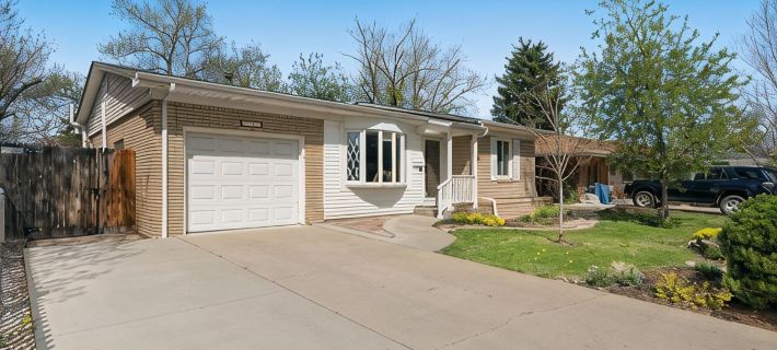 Family Friendly, Central Location with Covered Patio, AC, Fenced Yard Hotels in Longmont